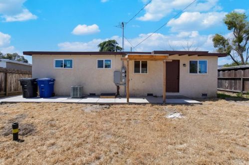2720 Sparks Way, Modesto CA  95350-1744 exterior