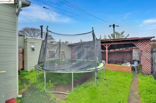 2283 80th Ave, Oakland CA  94605-3266 exterior