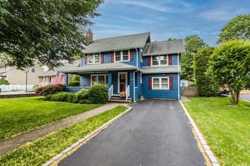 123 Maple Ave, Northport, NY 11768-2028