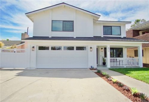 830 Coastline Dr, Seal Beach, CA 90740-5811