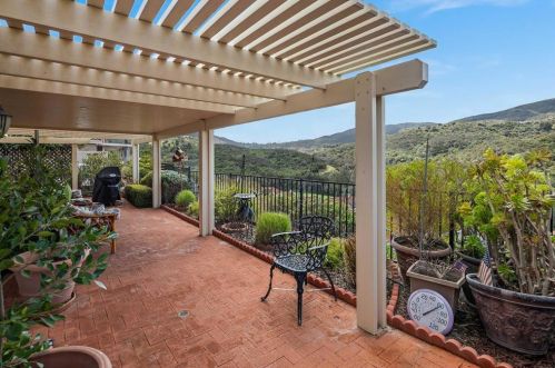 28782 Vista Valley Dr, Vista CA  92084-2223 exterior