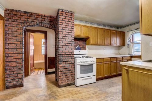 1454 89, Milwaukee WI 53222-4604 exterior