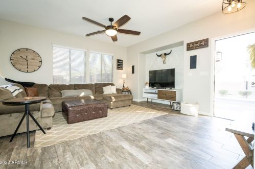 22011 30th Ln, Phoenix, AZ 85027-1748