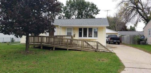 1632 Golden Vly Dr, Waterloo IA  50703-1321 exterior