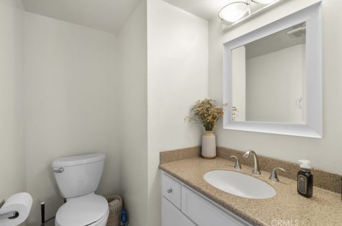 805 Chestnut St, Glendale CA 91205-2501 exterior