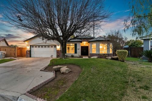 2407 Phillip Ave, Fresno, CA 93727-6438