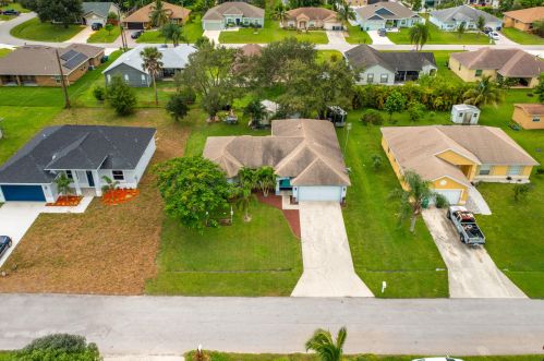 1550 Flagami Rd, Fort Pierce, FL 34953-4341