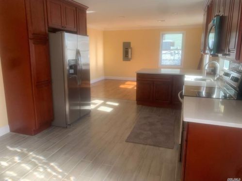 9 Claremont Ave, Bayshore, NY 11706-2321