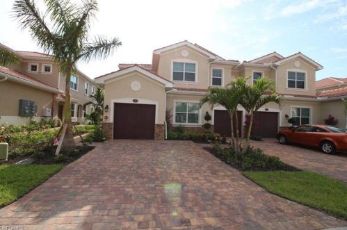 28008 Sosta Ln, Bonita Springs, FL 34135-8061