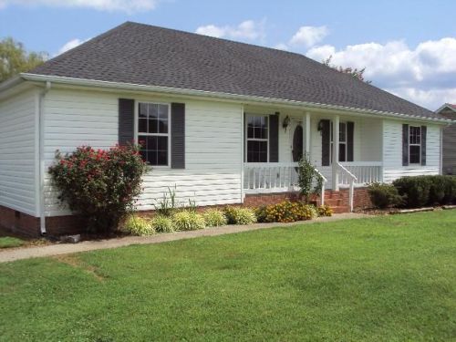 28 Webb Ln, Lafayette, TN 37083-3988