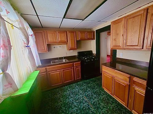2347 Mitchell Pl, North Bellmore, NY 11710-3332