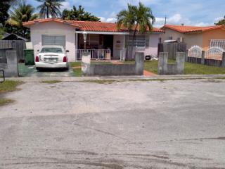 435 3rd St, Hialeah, FL 33010-5311