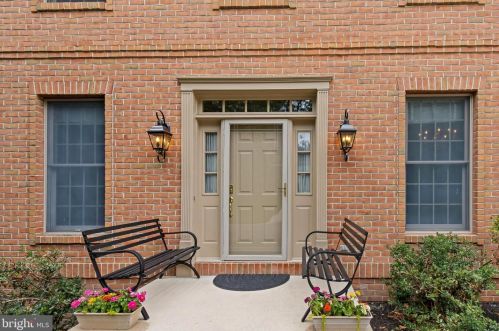 781 Zermatt Dr, Hummelstown, PA 17036-9703