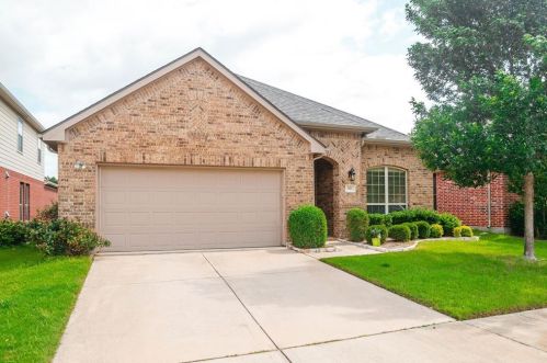 901 Lake Hollow Dr, Oak Point, TX 75068-8409