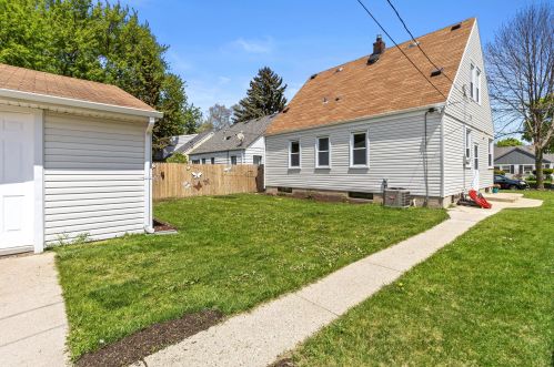 3331 Quincy Ave, Milwaukee WI  53207-2721 exterior