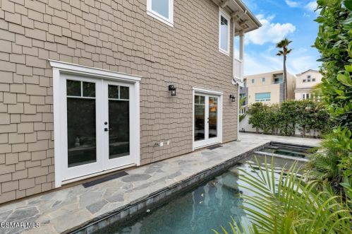 820 Mandalay Bch Rd, Oxnard CA 93035-1078 exterior