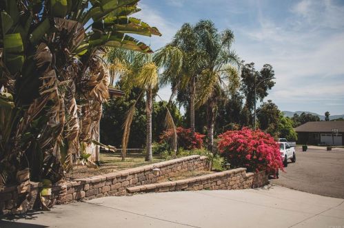 1518 Hollow Ct, El Cajon, CA 92019-3716