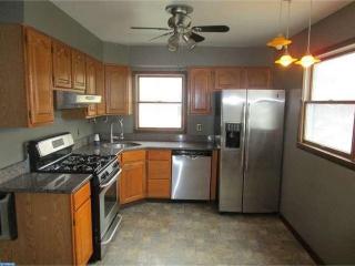 27 Warren Ave, Gloucester, NJ 08031-1719