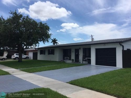18010 77th Ct, Hialeah, FL 33015-2804