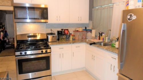 35 Oak Ave, Irvington NJ 07111-3851 exterior