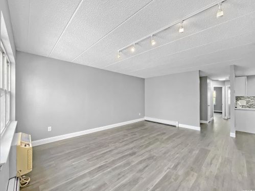 150-39 Yates Rd, Jamaica, NY 11433-1932