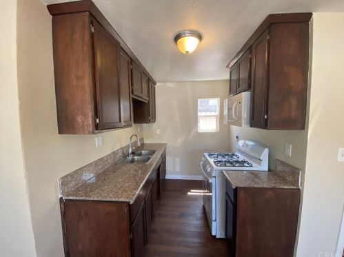 708 Plum St, Compton CA  90222-3940 exterior