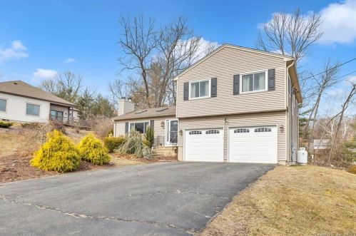 32 Elberta St, Bristol, CT 06010-3013