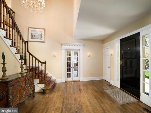356 Greenwood Ct, Ithan, PA 19085-1739