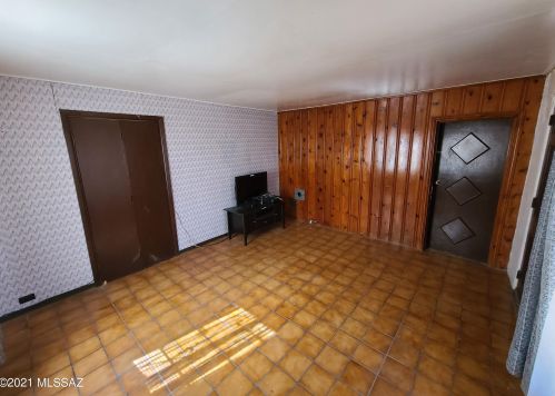 923 Nearmont Dr, Tucson, AZ 85745-3047