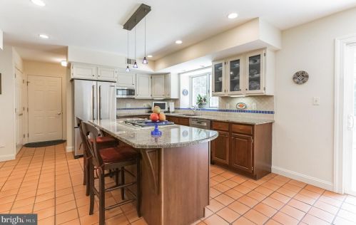 131 Knoxlyn Farm Dr, Kennett Sq PA  19348-2700 exterior