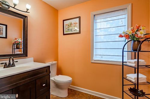 112 Quail Ln, Kennett Sq PA  19348-2652 exterior