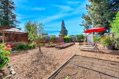 1000 Woodridge Dr, Vacaville CA  95687-6440 exterior