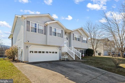 726 Christiansen Dr, Strasburg, VA 22657-2858