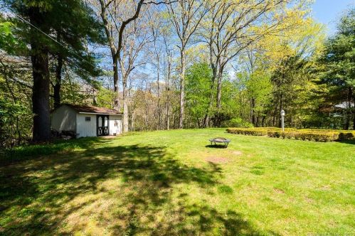 13 Dennison Rd, Essex CT  06426-1352 exterior