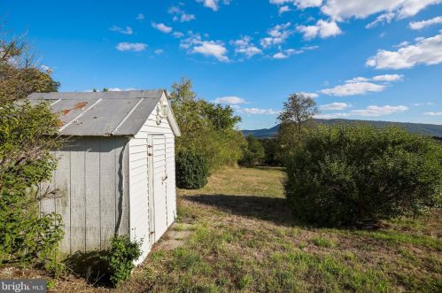 33456 Old Valley Pike, Strasburg VA  22657-3702 exterior