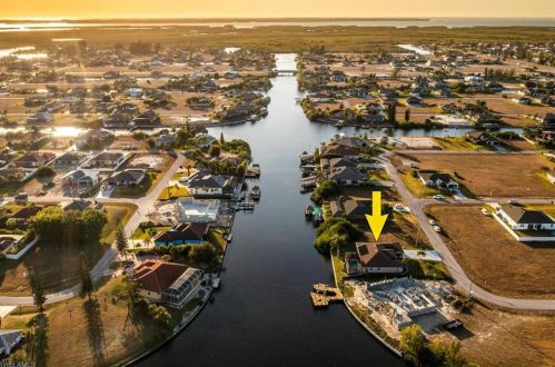 3612 14th Ter, Cape Coral, FL 33993-9558