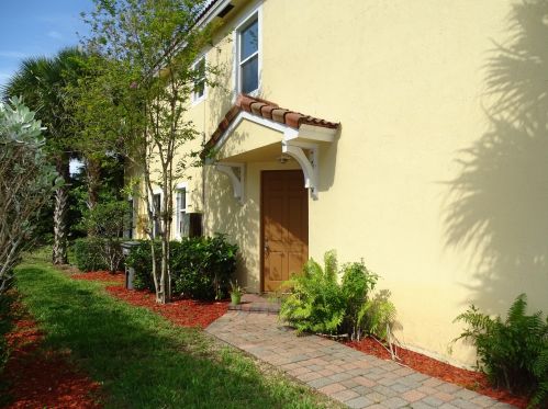 797 Pipers Cay Dr, West Palm Beach, FL 33415-4012