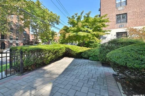 42 Grace Ave, Great Neck, NY 11021-2642