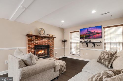 13461 Princedale Dr, Woodbridge VA  22193-3865 exterior