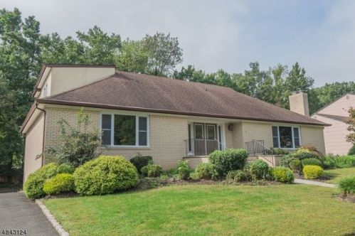 6 Winfield Way, Springfield NJ  07081-3418 exterior