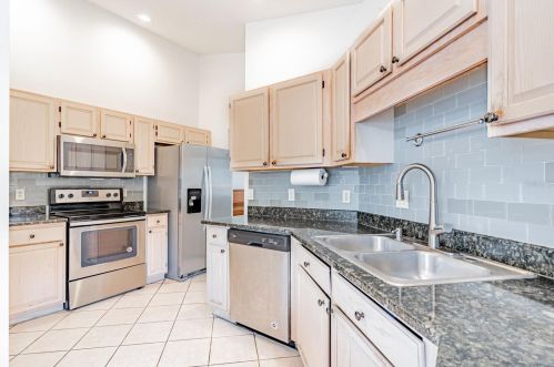 2772 Delcrest Dr, Orlando FL  32817-2668 exterior