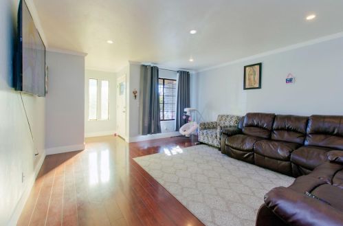 1381 Colfax Pl, Woodland, CA 95776-4200