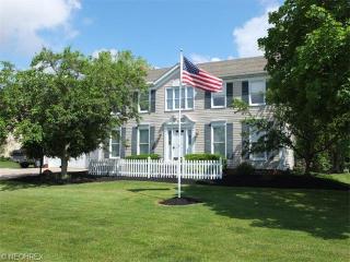 905 Southmoor Cir, Canton, OH 44721-3217