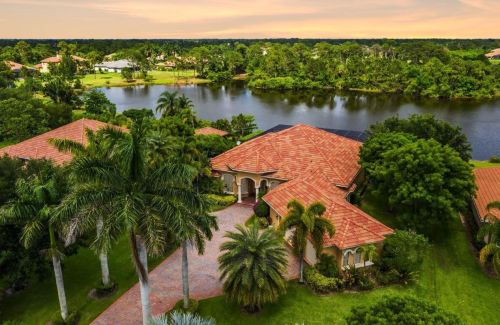 572 Squire Johns Ln, Palm City, FL 34990-7823