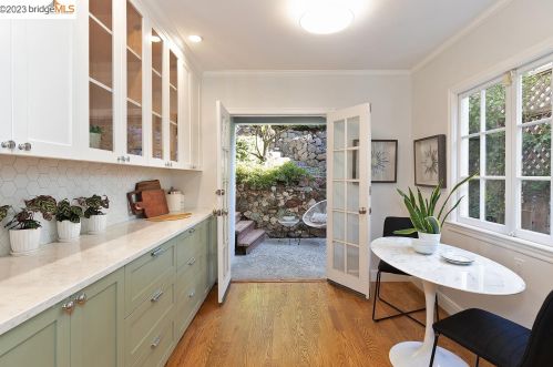 1906 Hoover Ave, Oakland CA  94602-1922 exterior