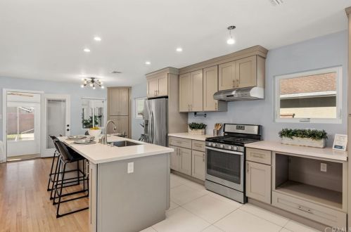19401 Anza Ave, Torrance CA  90503-1406 exterior