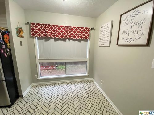 201 Castleway St, Victoria TX 77904-1744 exterior