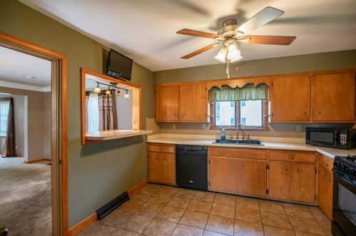 63 High St, Hermitage, PA 16150-1109