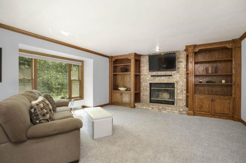 3757 Woodland Rd, Green Bay, WI 54313-7401