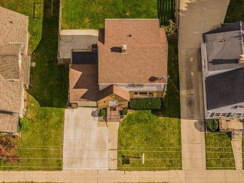 1329 19th St, Manitowoc WI  54220-5638 exterior